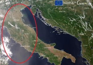 AFRIČKA PRAŠINA VIDLJIVA IZ SVEMIRA Osim vrućeg saharskog zraka, u Hrvatsku stiže i ovo