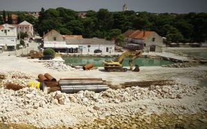 Općina Sveti Filip i Jakov protuzakonito betonira terasu - Butković im poručio: "Nitko nije iznad zakona!"