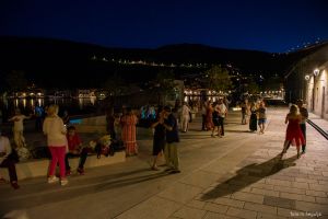 PREGRŠT HUMORA, PLESA I ZABAVE Svratite ovih dana do Bakra!