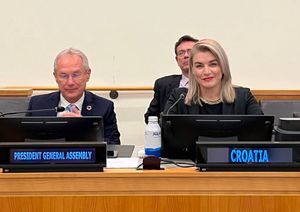 Brnjac po raznim skupovima predstavlja novi Zakon o turizmu koji kasni s procedurom ulaska u javnu raspravu