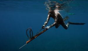 Ozlijedio se podvodnom puškom kojom je ilegalno lovio ribu!