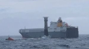 Teretni brod ostao bez pogona i nasukao se na svjetionik