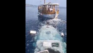 Spašavanje i šteta na ribarskoj brodici iz Sali u koju je udario nepoznati gumenjak