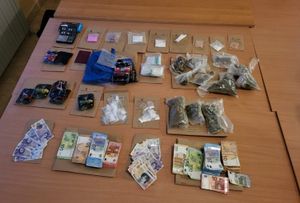 FOTO Policija na Zrću zaplijenila gomilu droge - Naplaćeno 24 tisuće eura kazni