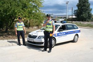 Po Medulinu 'bacila đir' bez položenog vozačkog ispita, pod utjecajem droga, u zabranjenom smjeru, nepropisno pretjecala...