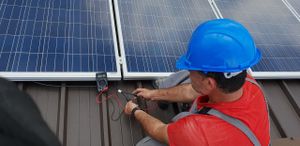 Na balkonima se sve češće vide solarni moduli koji smanjuju troškove električne struje - Isplate li se ili ne?