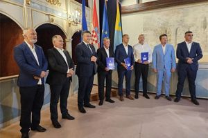 Plenković na Hvaru: "Vlada brine o hrvatskim otocima"
