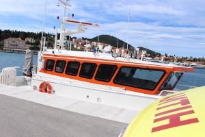 Brodica za hitnu pomoć položila težak ispit - Po olujnom nevremenu uspješno prevezla ozlijeđeno dijete s Lastova u Split