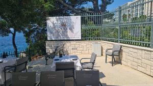 GRAĐANSKI OTPOR Dubrovčani za sutra najavili radne akcije: "Vratit ćemo pomorsko dobro građanima od hotelskih okupatora!"