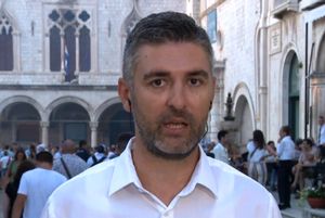 Dubrovački gradonačelnik nakon zimskog sna: "Uzurpacija pomorskog dobra događa se već desetljećima"