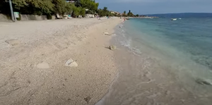 Raskalašeni turisti goli skakali po trampolinu za djecu u Podstrani