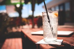 Zaposlenik restorana otkrio zašto se u piće stavlja velika količina leda