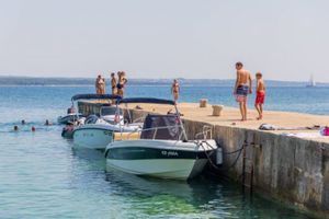 Brodice se sve više sidre na divljim privezištima: “Vez ne možeš dobiti ni za lijek!”