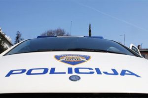 Oprez, pedofila je sve više! - Mobitelom snimao djecu na bazenu u Rovinju