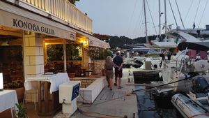 Restorani u Pomeni na otoku Mljetu, koji privez uvjetuju večerom