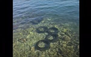 Gume u moru na splitskoj Matejušci