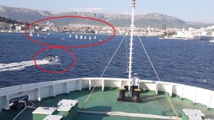 Kapetan trajekta uputio apel: "Na ulazu u splitsku luku jedriličarski kaos, a sve ispred prozora Lučke kapetanije!"