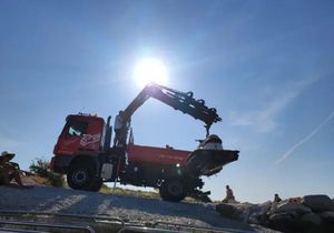 Kamion na splitskoj plaži došao među kupače da bi spustio jet ski u more