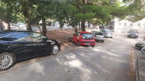 Moj auto treba više mjesta - pogledajte ovog "ležernog" Ukrajinca na splitskim Plokitama!