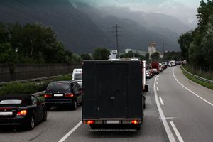 Policija podsjeća na obvezu vožnje s upaljenim svjetlima