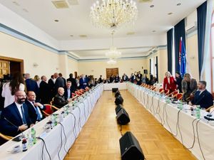 Na sastanku Otočnog vijeća u Zadru uručeni ugovori iz programa poticanja razvoja civilnog društva na otocima