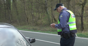 Od sutra kreće obveza zimske opreme na automobilima - kazne su drakonske!