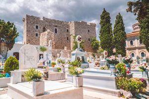 Želite grobnicu na novom hvarskom groblju? Ovo su cijene, a ima i popusta!