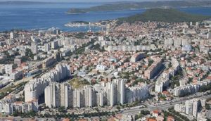 Prosvjed na Gripama - Postavljena ploča 'Makadamski put Ivice Puljka'