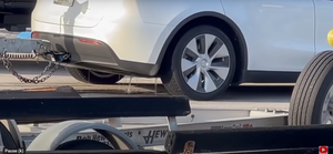 VIDEO Slana, morska voda i baterije - Teslin Model X potonuo pa se zapalio
