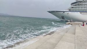 Grad Zadar naplaćivat će pristojbe za kruzere u Gradskoj luci, ali ne i za one u Gaženici!