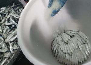 EU pravila mogla bi nas koštati stoljetne tradicije soljenja srdela?