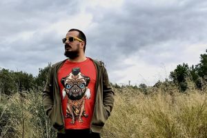 A sada malo pisme! Poslušajte "Otok", sanjivu i inspirativnu pjesmu koju izvodi Dante Drama s Hvara