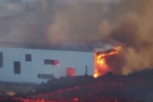 VIDEO Kuće u plamenu! Nakon nove erupcije na Islandu lava stigla do ribarskog grada!