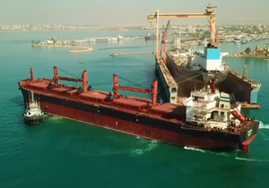 HRABRI TERETNJAK Raketirali ga Huti, popravili Egipćani i vraća se u Crveno more!