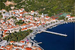 Iznajmljivači na Visu se žale: "TZ  radi 2 i pol sata dnevno, a imamo najveću turističku pristojbu" - Iz TZ kažu: "Radimo, samo na terenu"