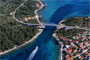 Jadrolinija nabavlja trajekt između Zadra i Dugog otoka, koji će moći ispod mosta Ždrelac!
