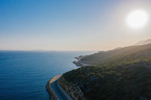 Sunčano uz ugodne temperature. Na krajnjem jugu mogući udari bure!
