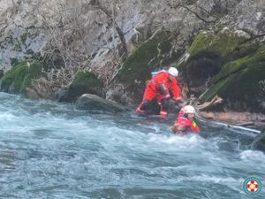 VELIKO SRCE HGSS-ovaca Spasili psa iz nabujale Čikole