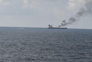 Huti s dva projektila pogodili teretnjak u Adenskom zaljevu - na brodu izbio požar!