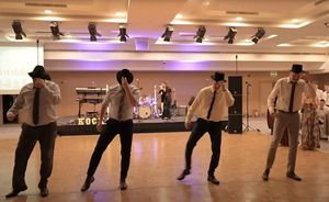 VIDEO Profesori splitske gimnazije oduševili svoje maturante plesnim iznenađenjem