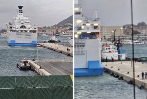 POMOGAO MU REMORKER Talijanski trajekt uz olujno jugo se naslonio na rivu u splitskoj luci