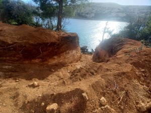 Bagerom bez ikakve dozvole razvalio dotad netaknutu plažu na Rabu!