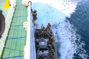 NATO desant na Jadrolinijin trajekt