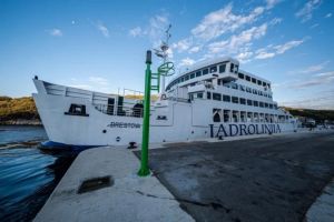 Jadrolinija objasnila zašto je došlo do prodora mora u brodsku garažu