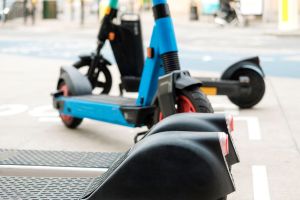 Sudar električnog bicikla i romobila na nogostupu u Zadru, Bangladešanin teško ozlijeđen
