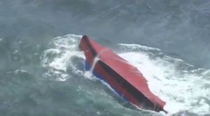 Kod Japana se prevrnuo tanker za prijevoz kemikalija, objavljene i snimke!