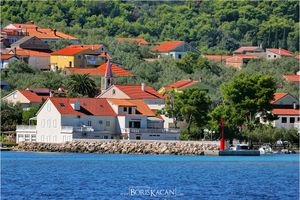 Svako naše malo smišno misto treba društveni život - u Poljani na Ugljanu za to su se ovako pobrinuli!