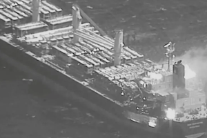 PALE SU PRVE ŽRTVE Huti su ubili tri pomorca u napadu na grčki brod!