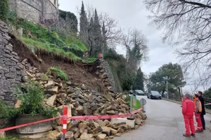 Oborine su urušile zid iznad Aleje velikana u Labinu