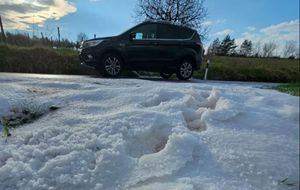 FOTO/VIDEO Jaka tuča stvorila naslage leda u Istri - Temperatura naglo pala